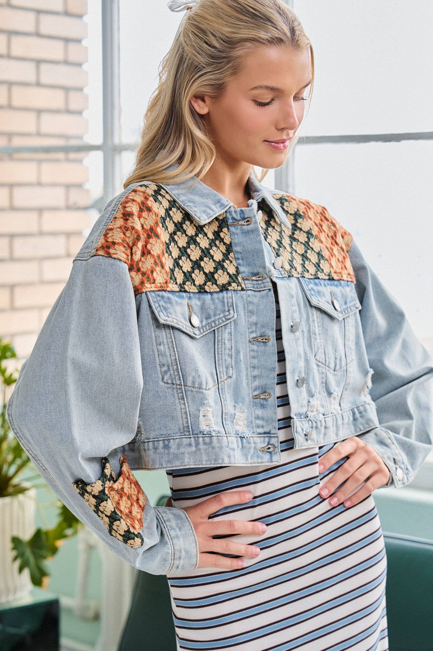 DISTRESSED FLORAL PATCHWORK CROPPED DENIM JACKET