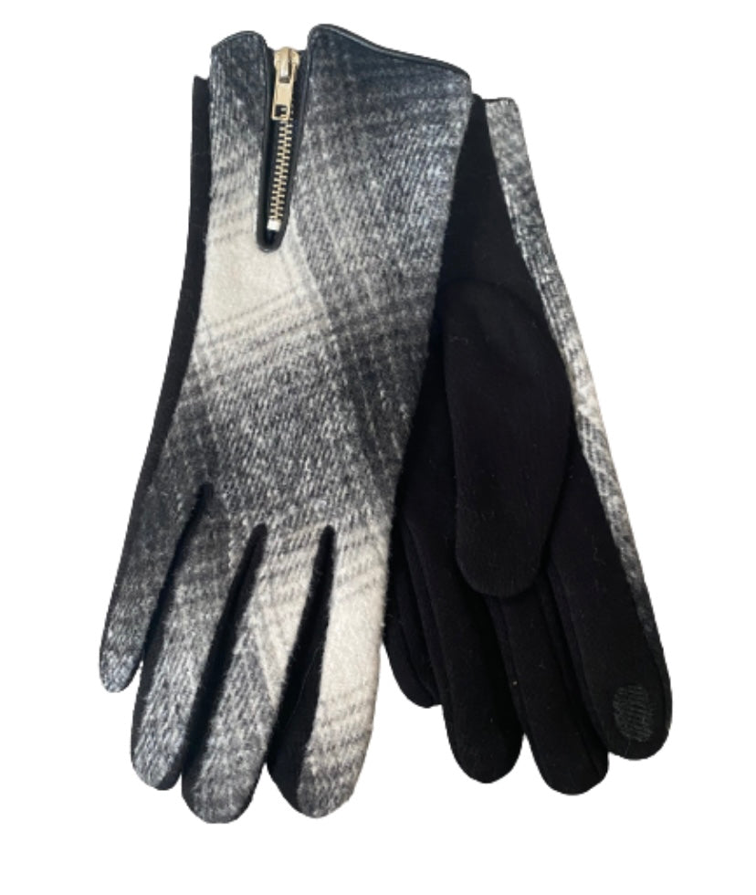 “IT” Gloves Black Plaid